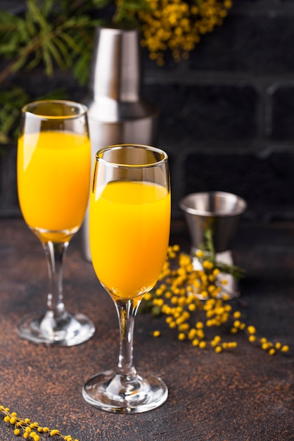Photo mimosa cocktail with orange juice