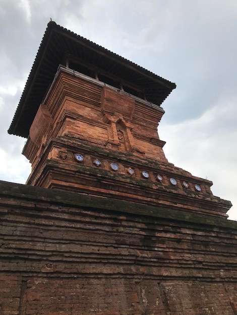 Minaret van Kudus-moskee Islamitische tempel Vanuit het zicht op het gebouw van Midden-Java