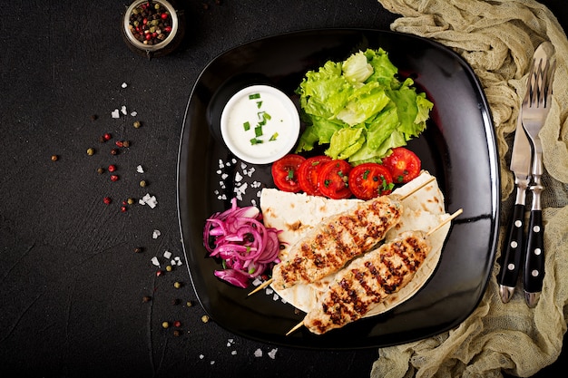 Minced Lula kebab grilled turkey (chicken) with fresh vegetables. 