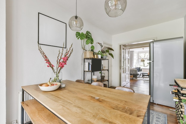 Mind-blowing table in the dining room