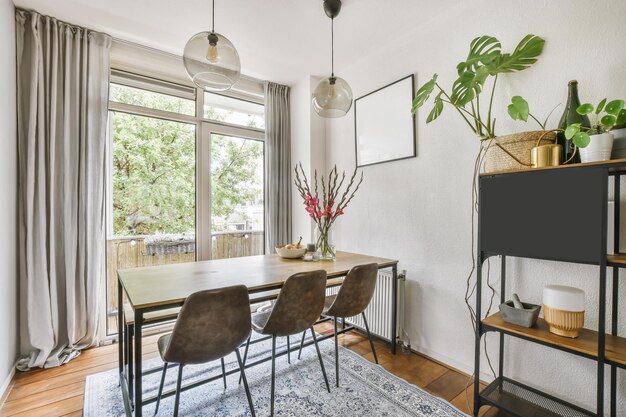 Mind-blowing table in the dining room