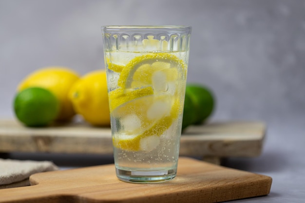 Mineral water with lemon slices
