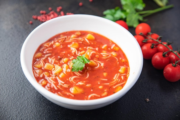 minestrone rode tmato soep bonen en groenten maaltijd snack