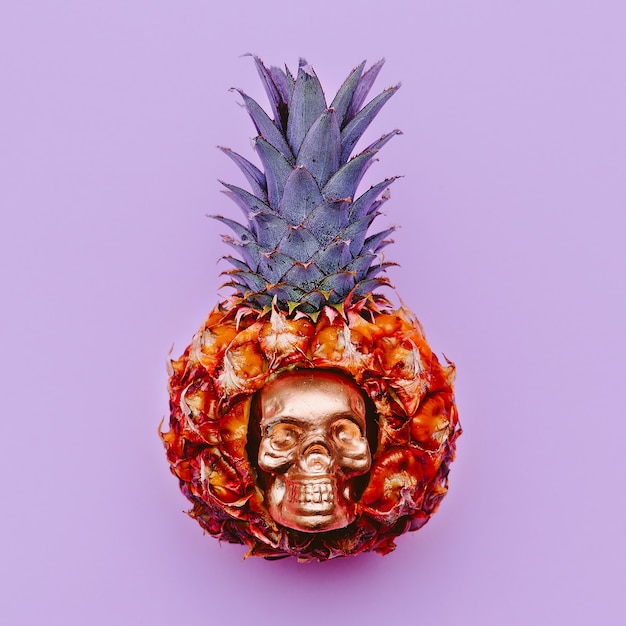 Foto mini-ananas met schedel minimale platliggende kunst