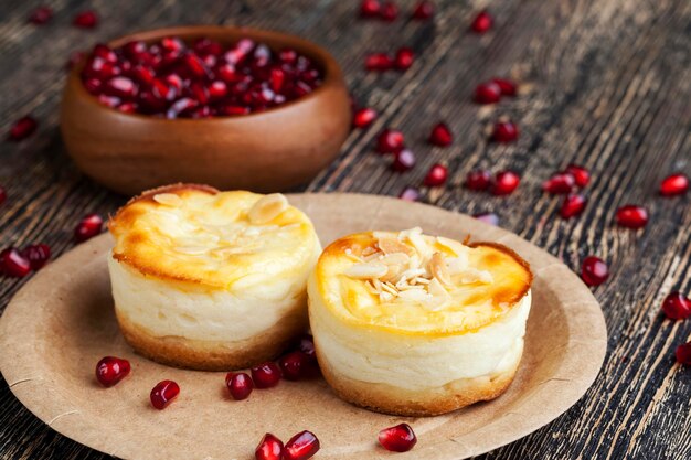 Mini cheesecake con marmellata di frutti di bosco