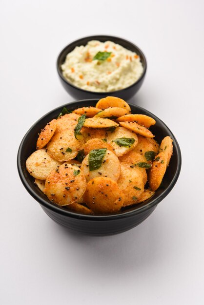 Photo mini idli fry with coconut chutney