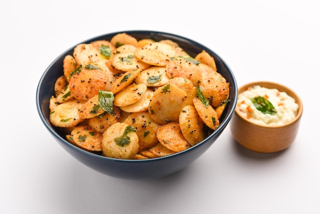 Mini idli fry with coconut chutney