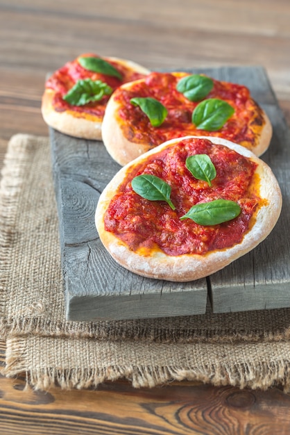 Mini Margherita pizza's met rode kaas