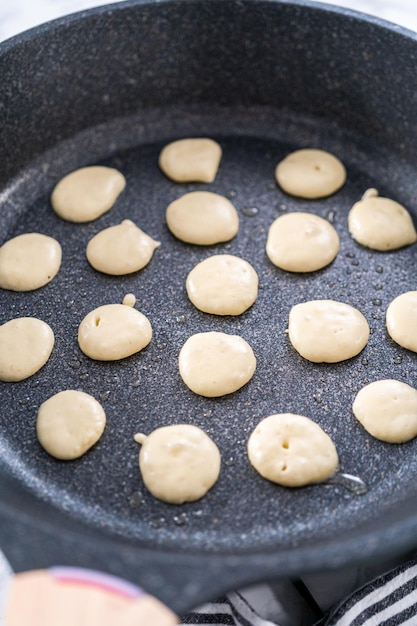 Mini pancake cereal