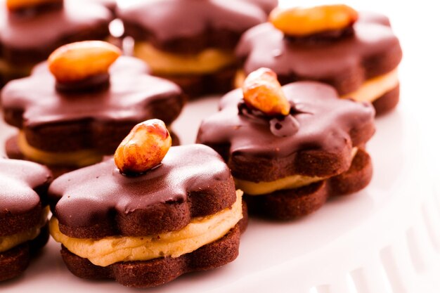 Mini-pindakaaskoekjestaartjes bij dessertbar.