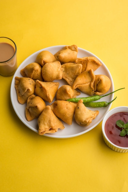 Mini or small samosa with sauce and hot tea