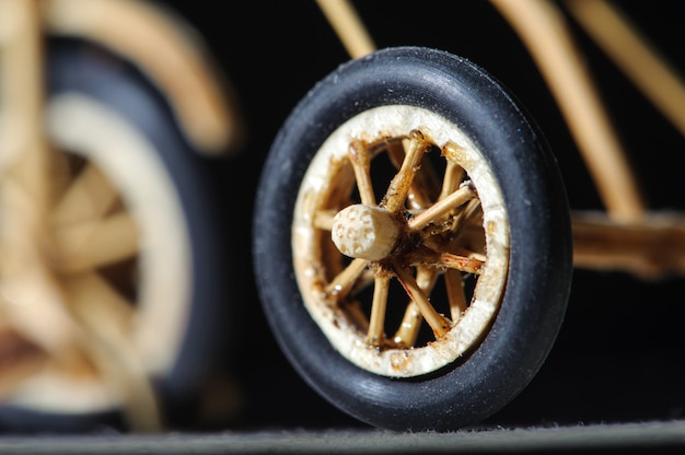 Photo miniature handicraft detail shot of wooden bicycle