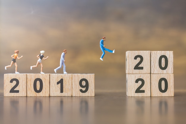 Miniature people Jump from number 2019 to 2020