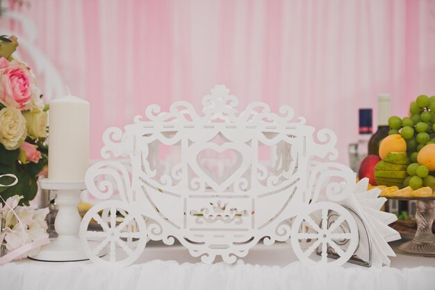 Photo miniature white royal carriage 9992