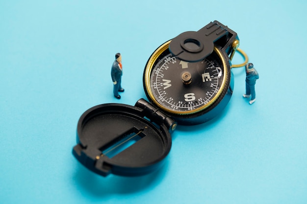 Miniatuurzakenlieden en vintage kompas