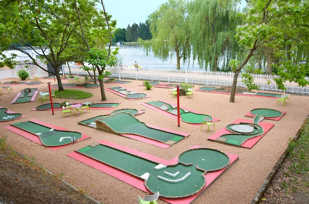 Minigolfclub in een klein park