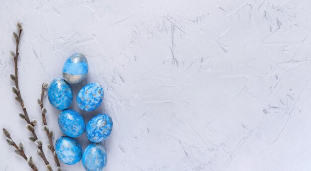 Photo minimal easter concept. stylish blue easter eggs isolated on white. dyed easter eggs.