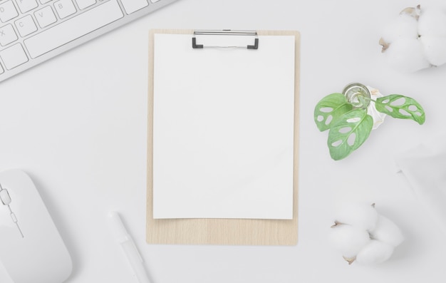 Photo minimal office desk table top view with office supply and coffee cup