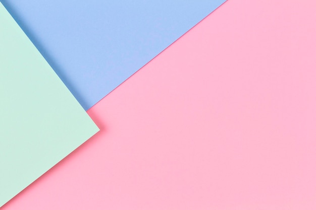 Minimale geometrische vormen en lijnen in pastelroze lichtblauwe en groene kleuren papier achtergrond