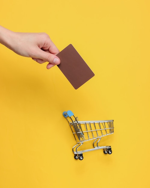 Photo minimalism shopping concept female hands holding bank card