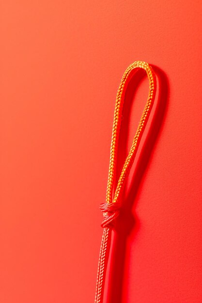 Photo a minimalist photo of a martisor against a plain