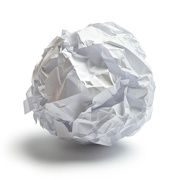 Минималистическая элегантность Скрученный бумажный шар, изолированный на чистом белом фоне