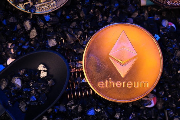 Добыча криптовалюты ethereum на печатной плате. виртуальные деньги. технология блокчейна. майнинг