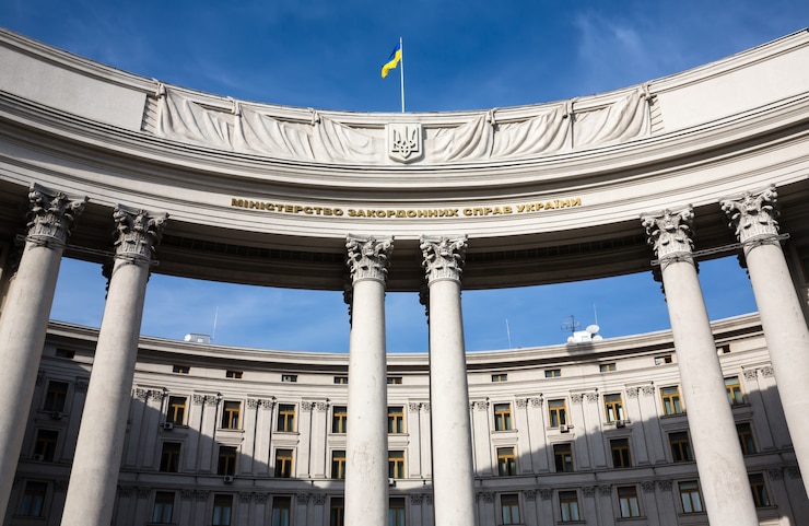 Фотография здание министерства иностранных дел украины