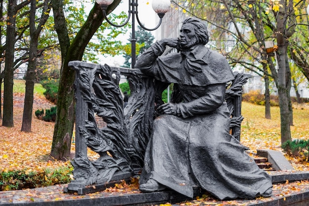 Minsk Wit-Rusland 26 oktober 2018 Monument voor Adam Mickiewicz in Minsk Wit-Rusland