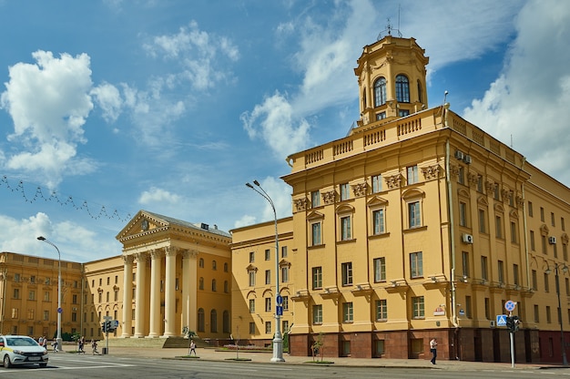 Minsk, Wit-Rusland.Independence Avenue, zomerseizoen, zonsondergang, 12 augustus 2019