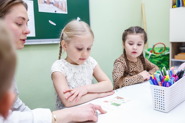 MINSK WIT-RUSLAND JANUARI 2020 leerlingen in de klas voor de ontwikkeling van kinderen