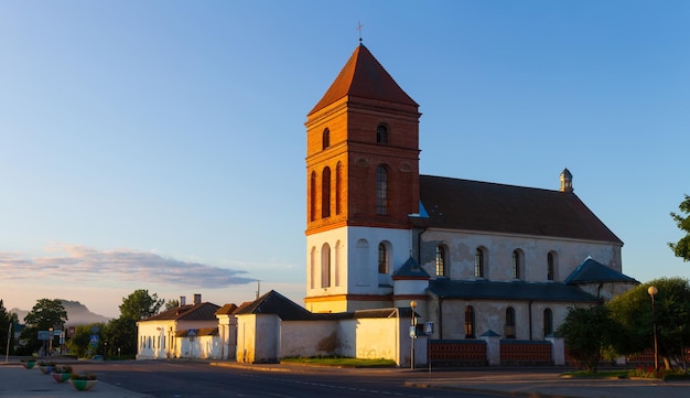 Foto mir kasteel wit-rusland in de ochtend