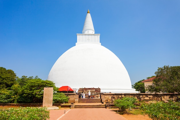 Photo mirisawetiya vihara in anuradhapura