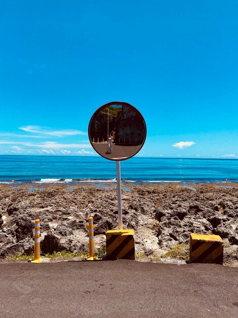 Photo mirror against sea