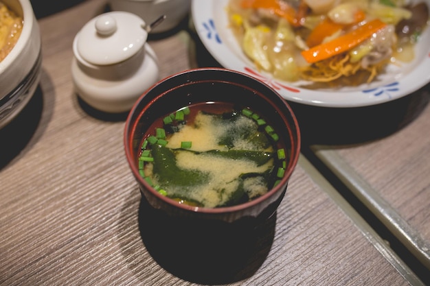 写真 食卓に味噌汁