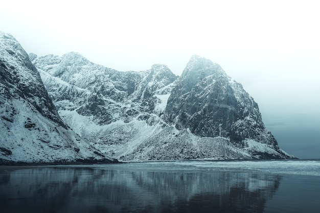 Misty skagsanden spiaggia nera, norvegia