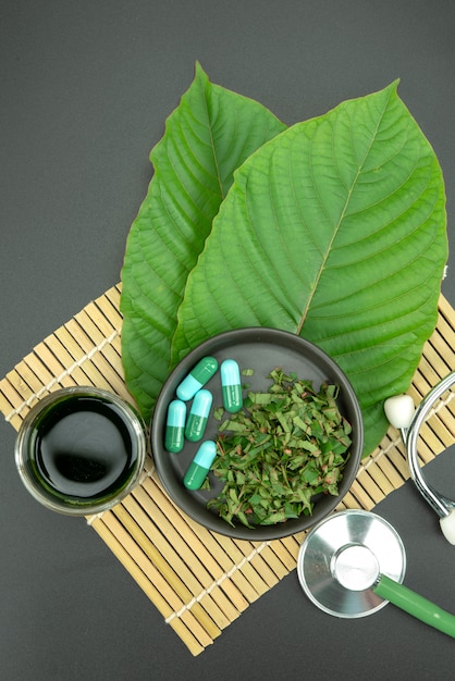 Mitragynina speciosaまたはKratom