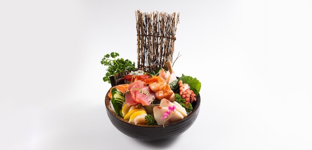 Photo mix fresh sashimi salmon fish shrimp tuna saba and squid on tub isolated on white japanese food on restaurant table japanese food traditional style