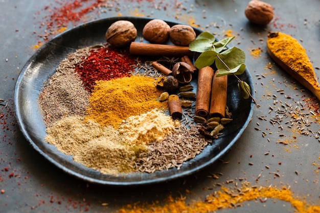 Photo mix of indian spices with nuts