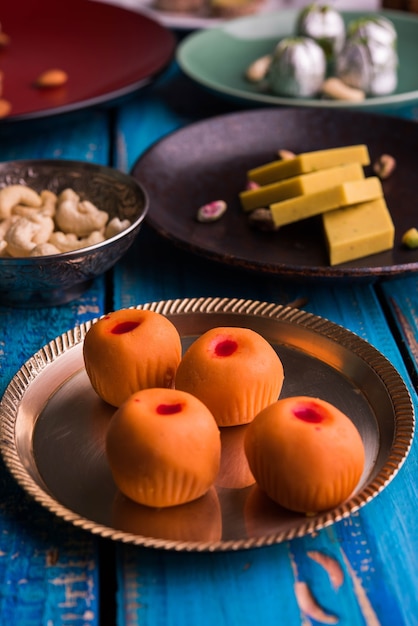 Mix Mithai of van melk gemaakte snoepjes van Indiase en Pakistaanse festivals