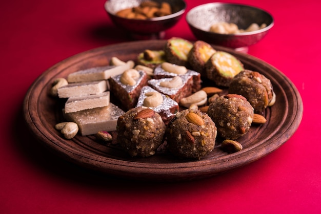 Mix Mithai of van melk gemaakte snoepjes van Indiase en Pakistaanse festivals