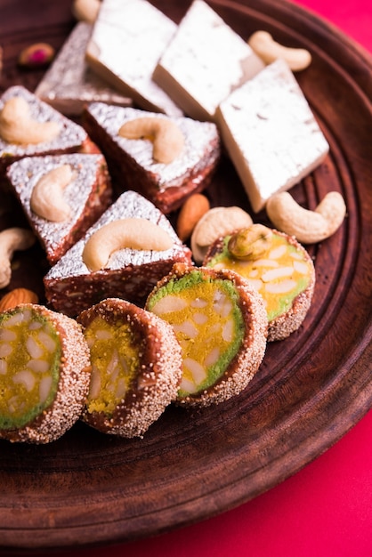 Mix Mithai of van melk gemaakte snoepjes van Indiase en Pakistaanse festivals