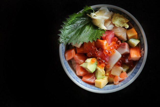 Mix sushi donburi in bowl 