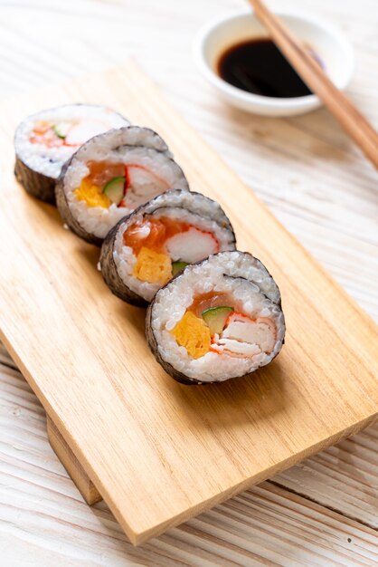 mix sushi roll maki