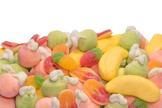 Mix van gelei candys en marshmallows geïsoleerd op een witte achtergrond