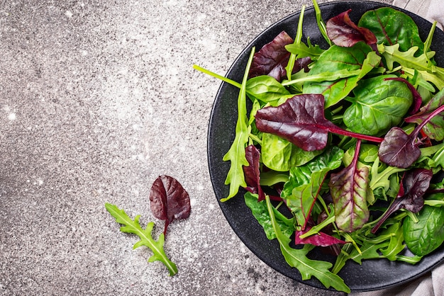 Mix van groene saladebladeren