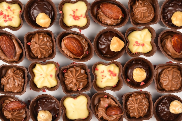 Foto mix van smakelijke chocolade snoep collectie.