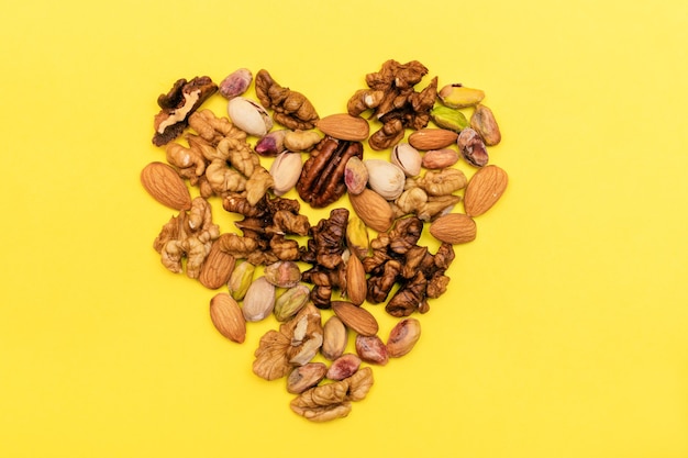 A mix of walnutpistachiospecanalmond