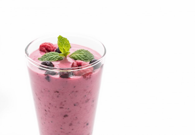 mixed berries with yogurt smoothies