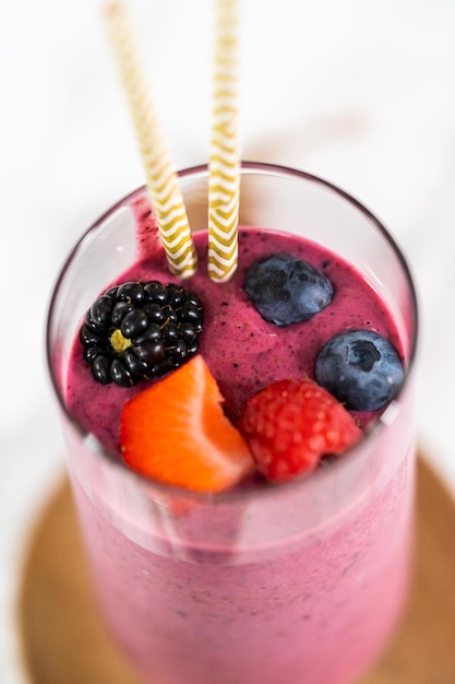 Photo mixed berry smoothie